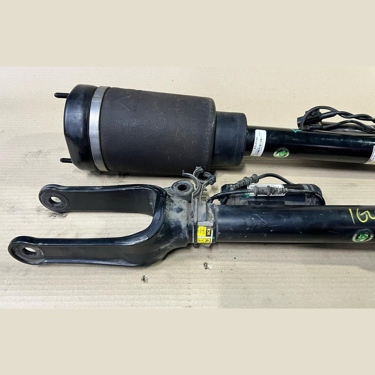 Mercedes W164 GL450 Front Right \ Left Side Air Suspension Shock Absorber Strut