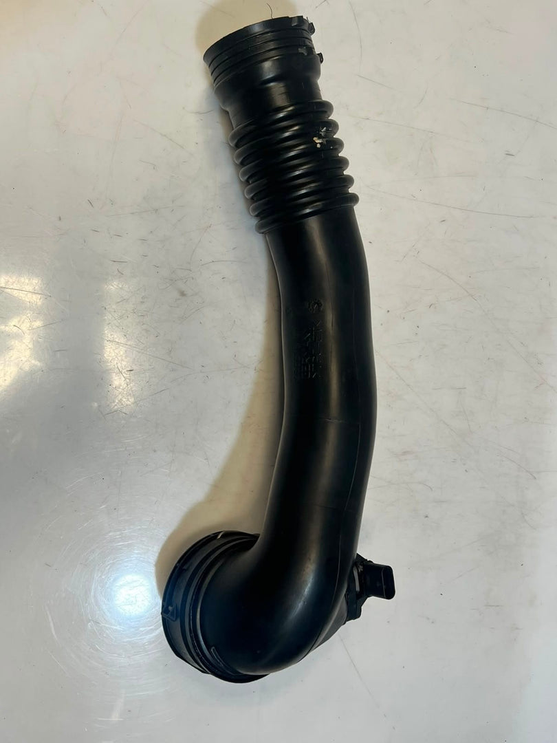 2016-2018 BMW X5 X6 F15 F10 F11 640i Air Intake DUCT Hose 8626487 OEM