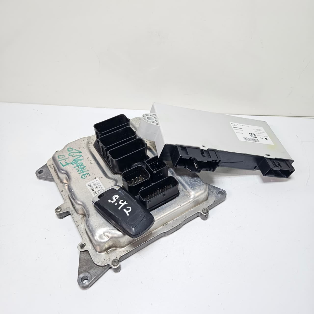 OEM BMW F30 F31 F35 2.0 Engine Control Unit DME Key Set 7637481