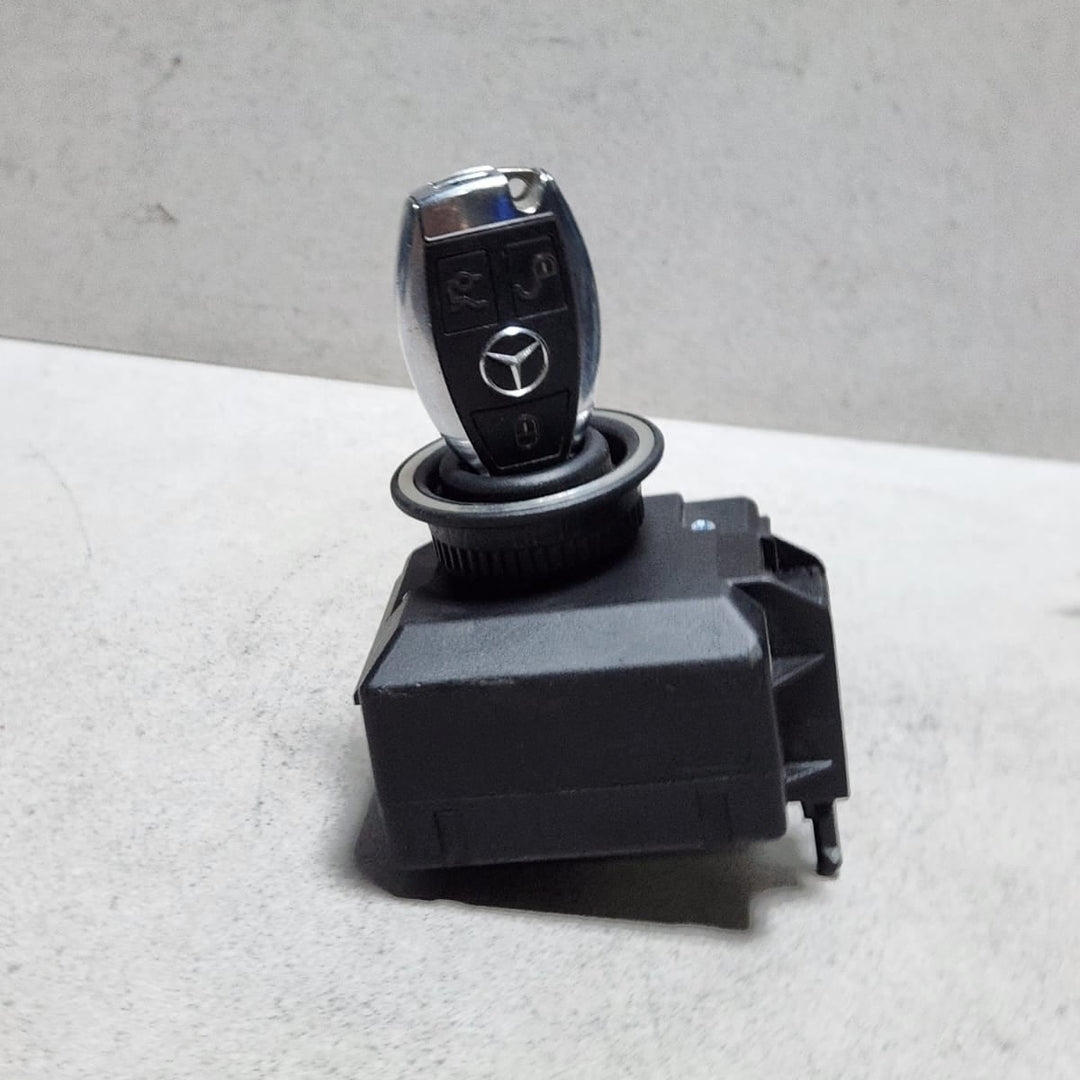 2010-2014 Mercedes-Benz C250 Ignition Switch A2075450108 W204 C300 C350 W212