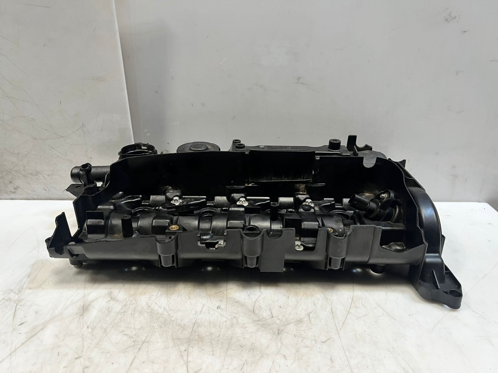 BMW F20 F22 F21 E90 E91 E92 E93 Cylinder Head Valve Cover 8589941 OEM