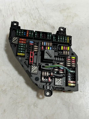2011-2016 BMW 5' 550i F07 F10 F11 F18 F12 F13 F01 Fuse Relay Box 9210857 OEM