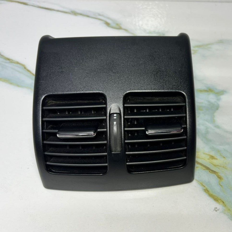 2008-2012 Mercedes-Benz W204 C-Class Centre Console Air Vent A204 8300954 OEM