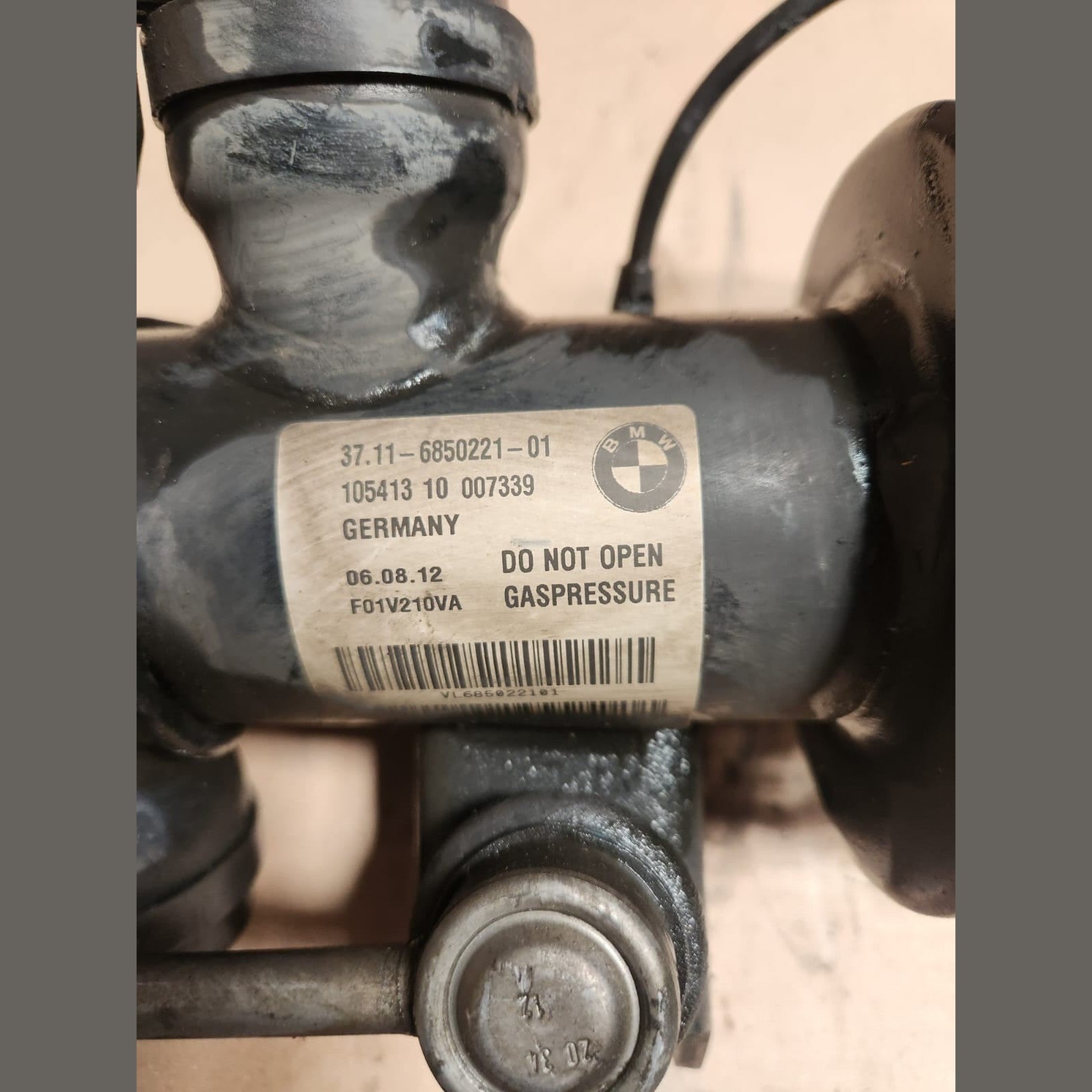 2010-2016 BMW 550i Shock Absorber Strut Front Left 6850221 5 Series F07 GT 