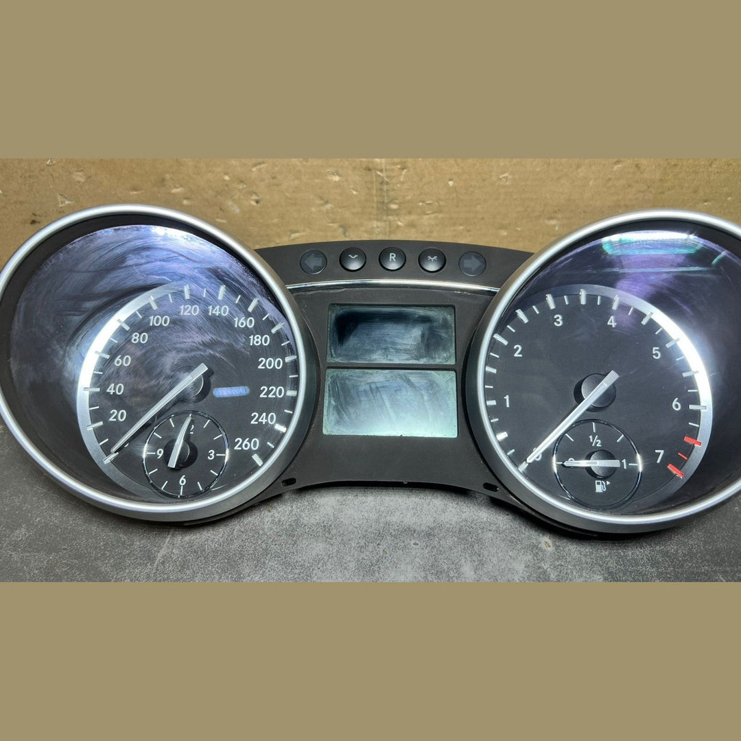 07-13 Mercedes-Benz W164 GL ML Instrument Cluster Speedometer A251 9005800 OEM