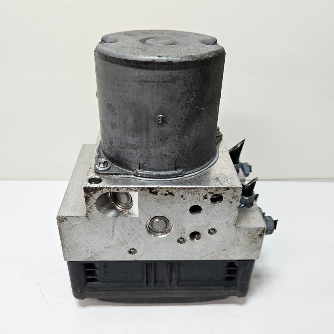 2011-2014 BMW X5 X6 E70 E71 ABS Brake Pump Module 6798284 USED