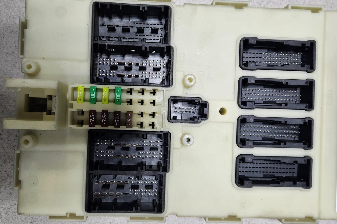 BMW Engine Control Unit DDE 8589141 F30 320D and F34 420D diesel B47 ECU SET