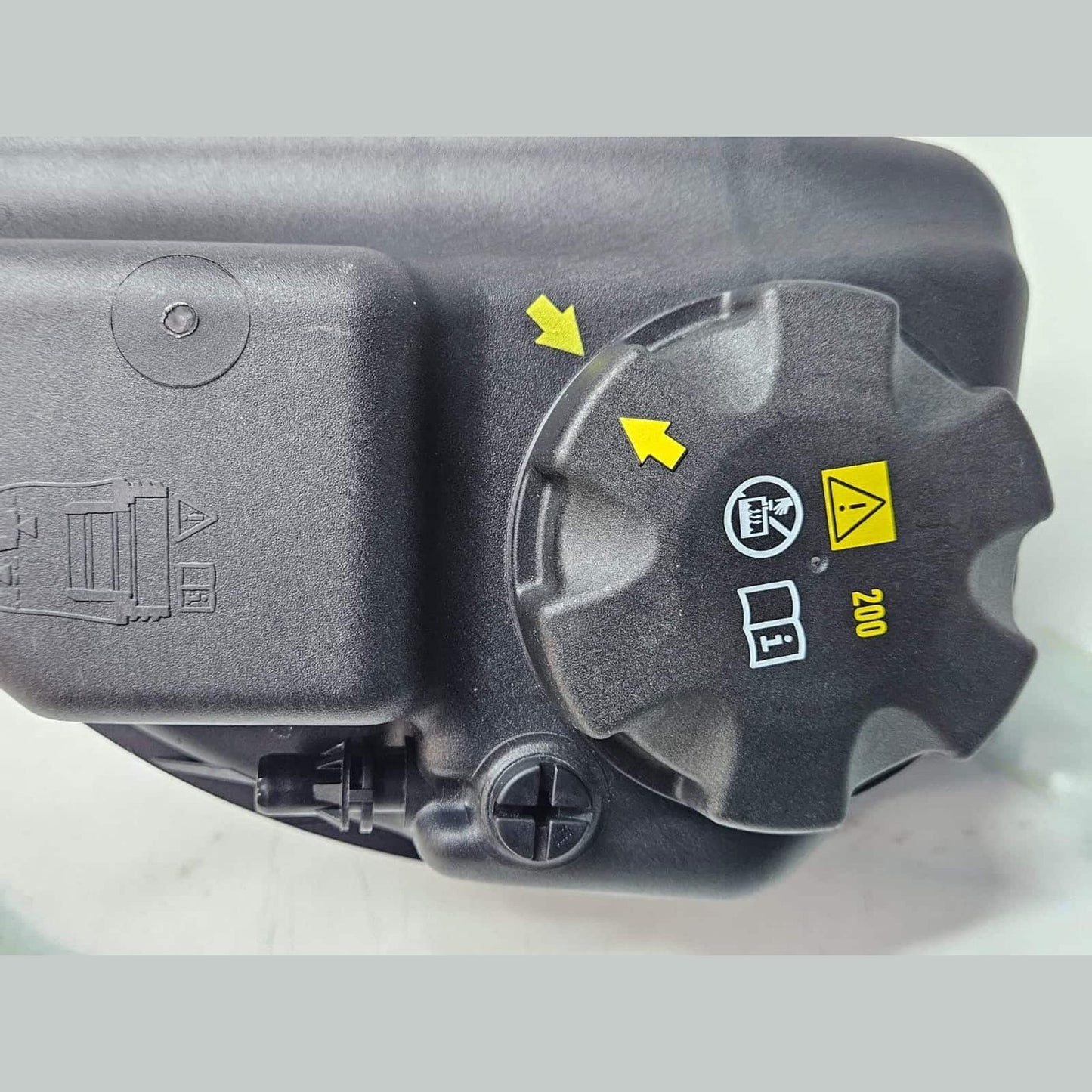 2016-2025 BMW X5 G05 Coolant Expansion Tank 8689765 OEM