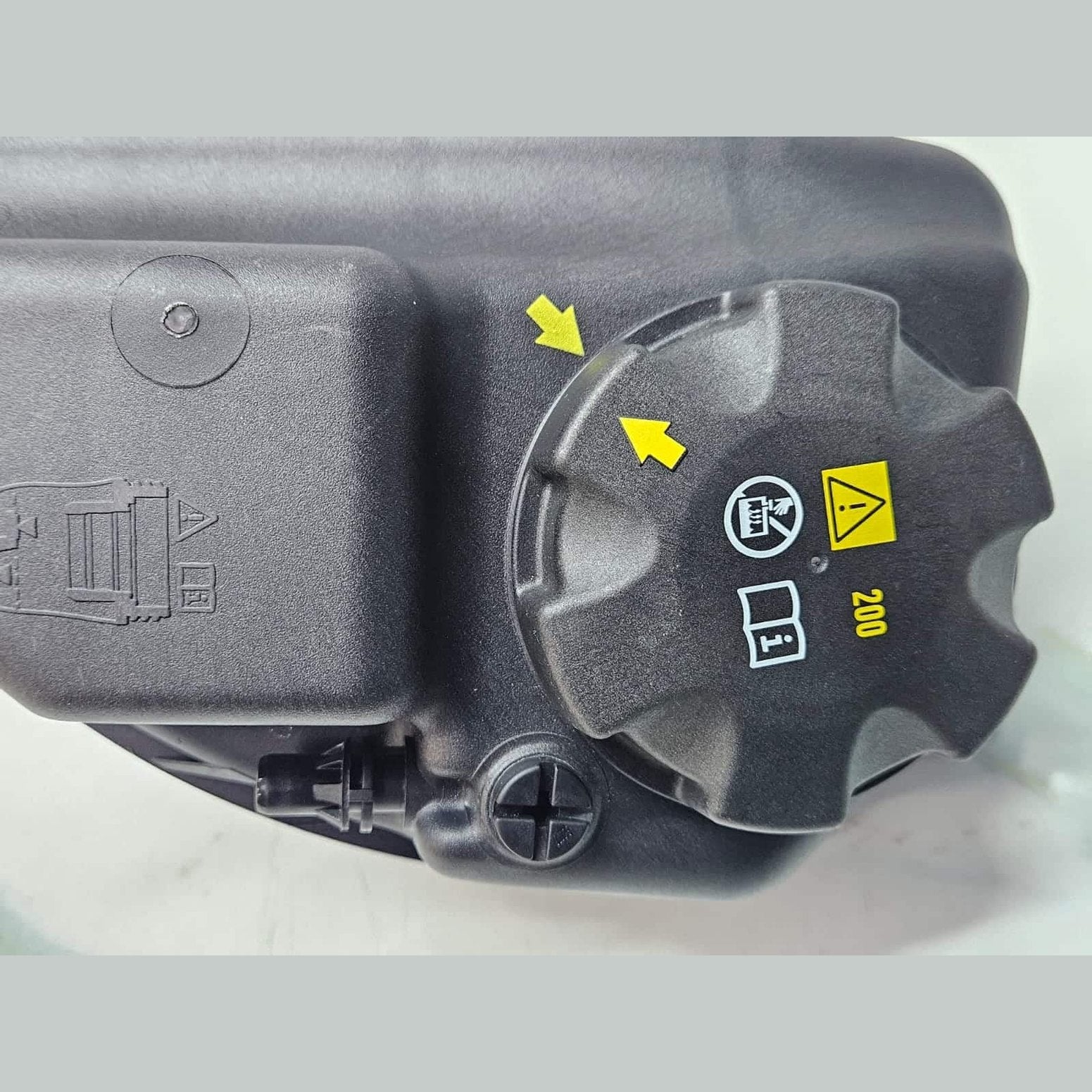 2016-2025 BMW X5 G05 Coolant Expansion Tank 8689765 OEM