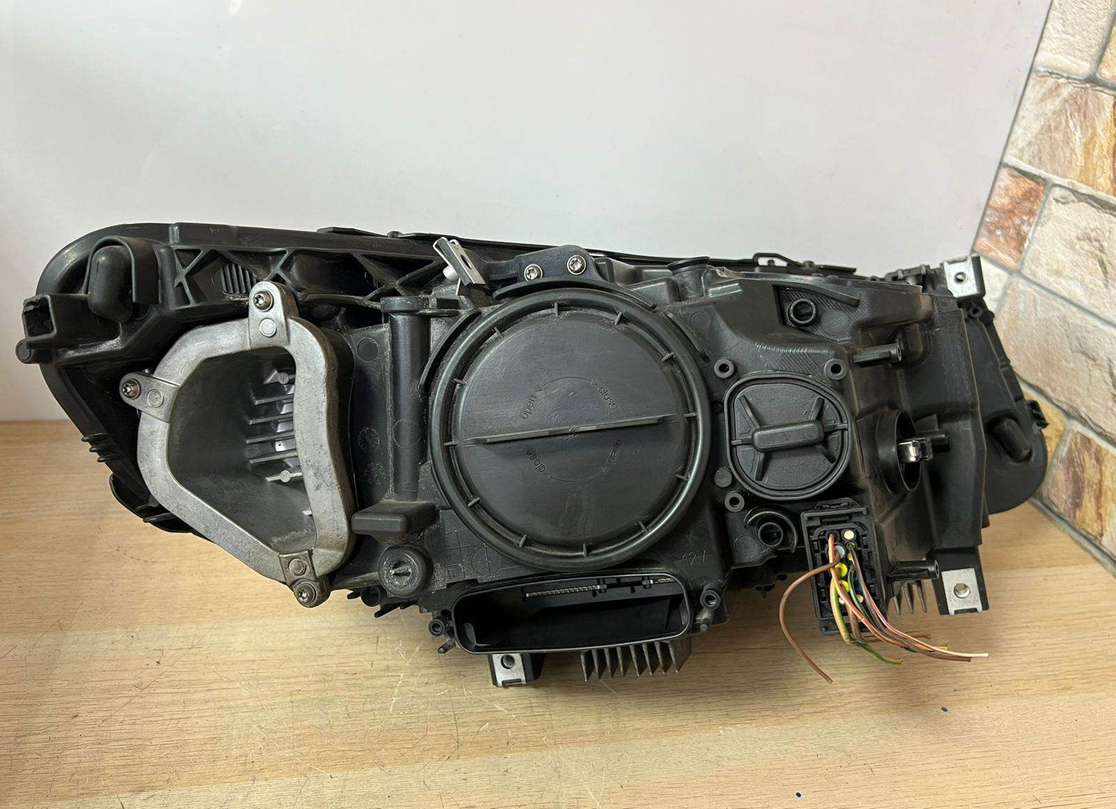 BMW 5 Gran Turismo F07 Front Left Xenon Headlight 7199609 2013 RHD