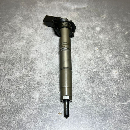 Genuine Mercedes W164 Fuel Injector Sprinter 3.0L OM642 A642 0700587 Oem Diesel