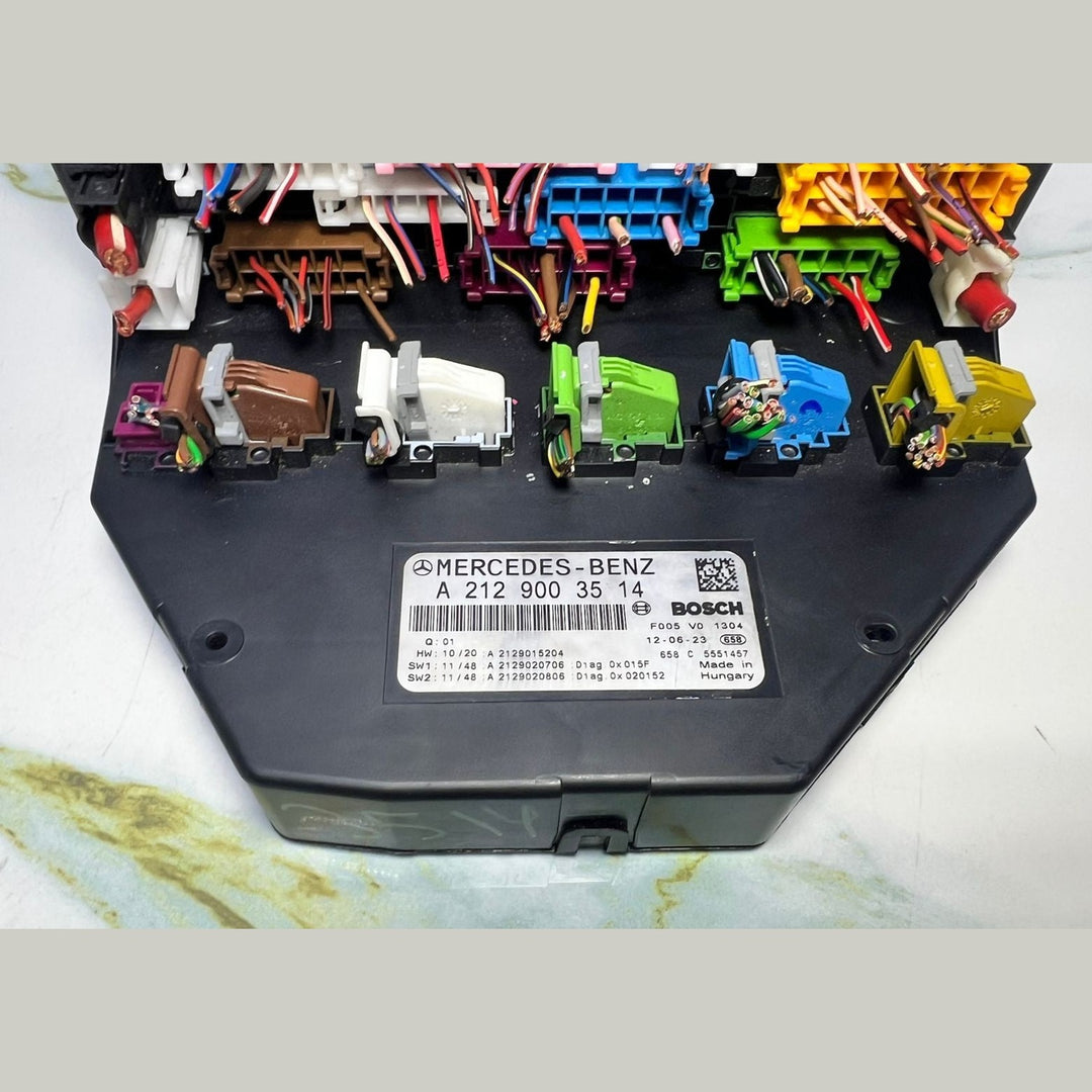 10-18 Mercedes-Benz W212 W204 Front SAM Module Relay Fuse Box A212 9003514 OEM