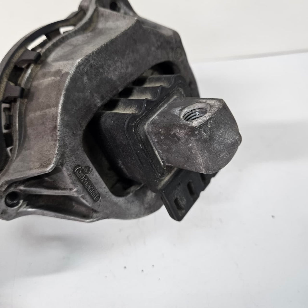 BMW 5 Series G30 G31 G38 530d Engine Mount Bracket Right 6860478