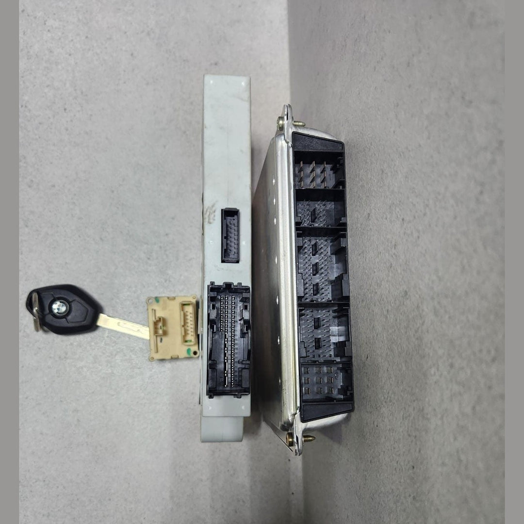 2001-2010 BMW 525i Engine Control Unit 7530260 E65 730 M54 