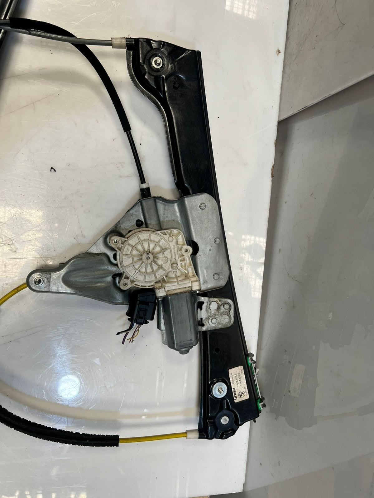 BMW 6 Series E63 E64 Front Door Window Regulator With Motor Front Left 7008623