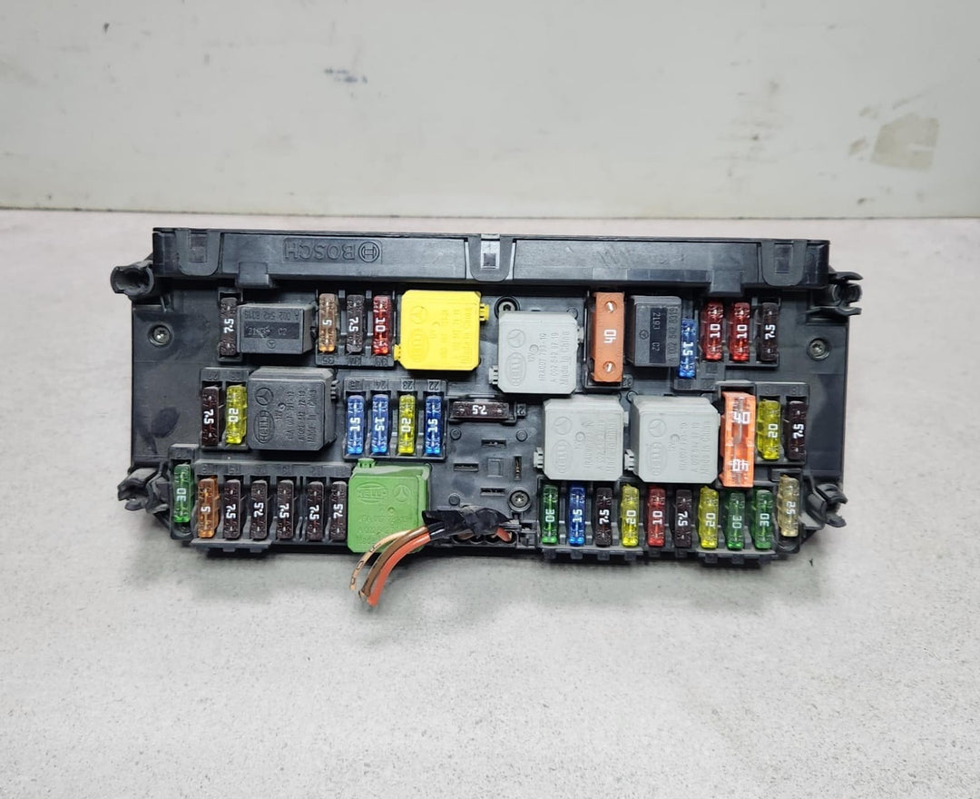 2006-2013 Mercedes-Benz W204 C-Class Fuse Box Control Module A2129003514 