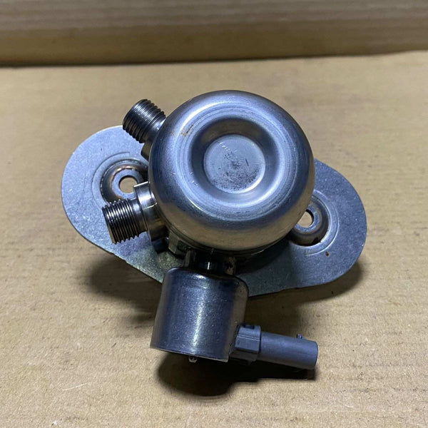 2012-2016 BMW 328i High Pressure Fuel Pump 7584461 F30, F31, F32, F33, F34, F36 