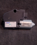 Load image into Gallery viewer, BMW E90/E92 F10 SUNROOF SLIDING/TILTING MOTOR OEM P/N 7193398
