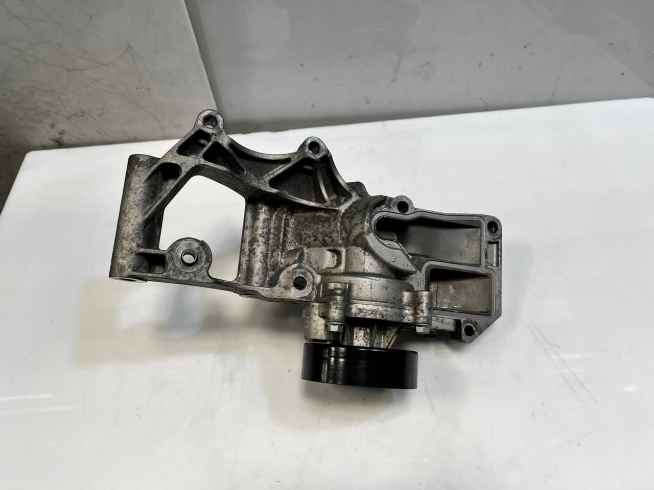 Mini Cooper F55 F56 F57 F45 F46 Coolant Water Pump Support Bracket 2381337