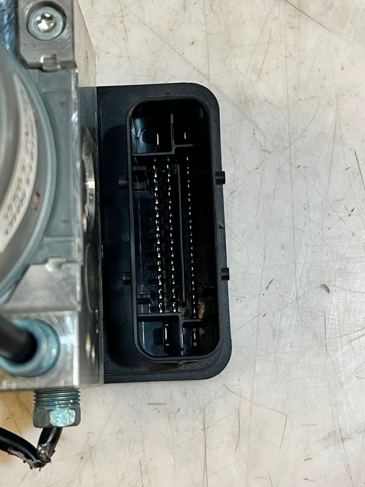 2018 BMW 320i F30 F31 F32 Abs Pump Control Module 6881172 OEM