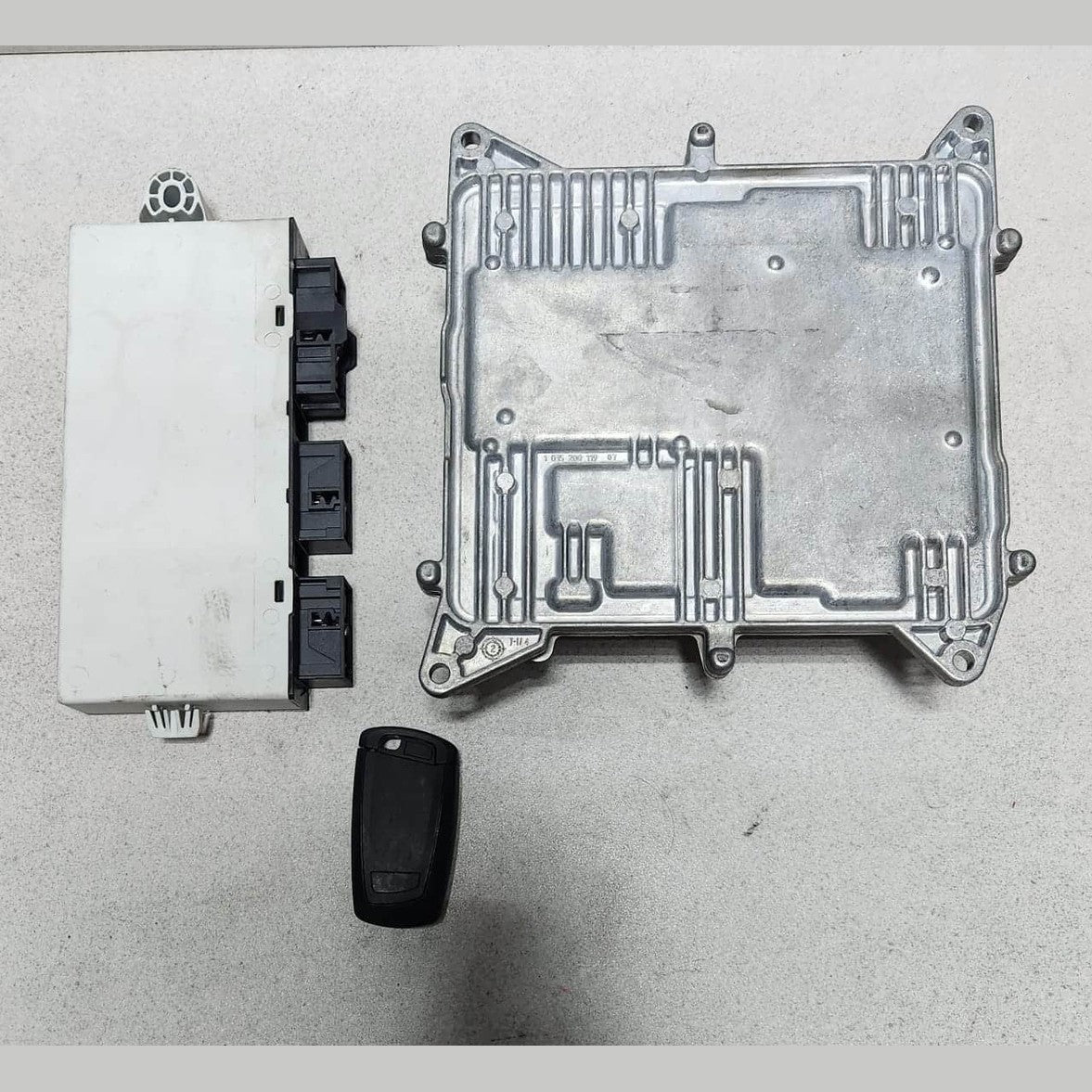 2014 BMW 320i 2014 F30 N20 Engine Control Unit DME ECU Set 8626172 OEM