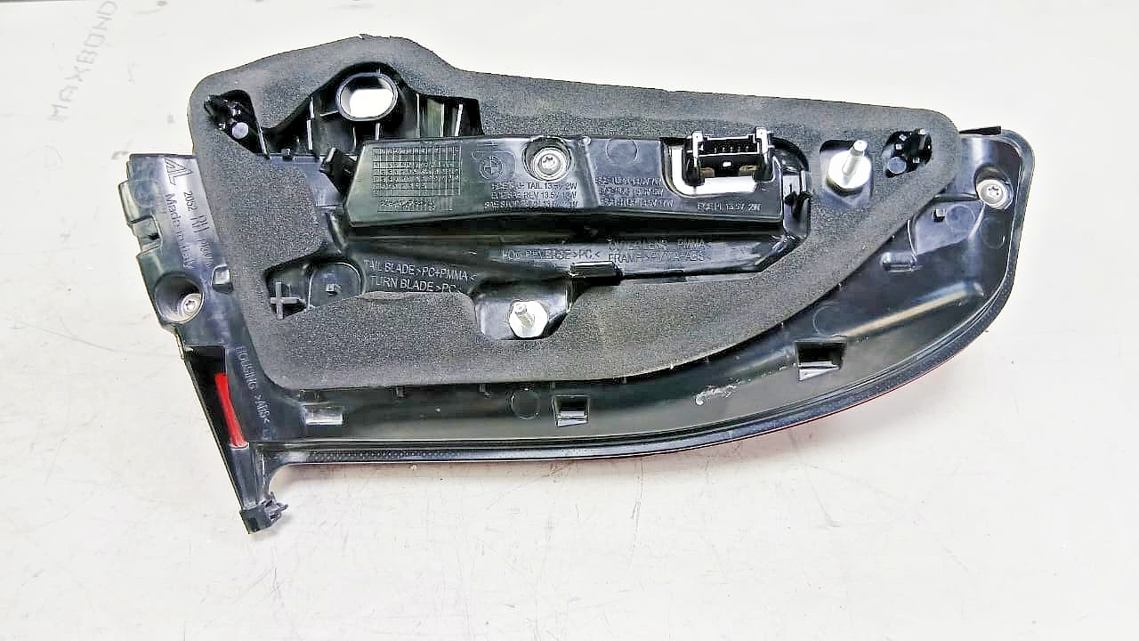 Genuine BMW 7 series  LCI G11 G12 2018-22 rear boot lid light right side 9854650
