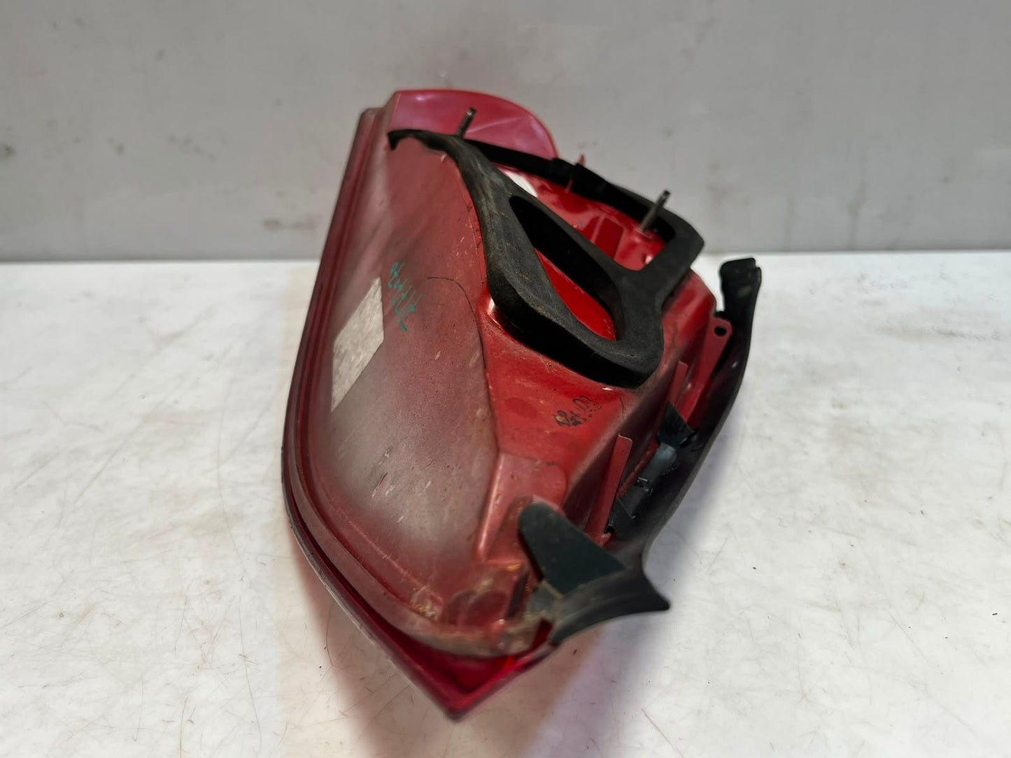 2008-2010 BMW M6 6 Series E63 E64 LCI Rear Right Tail Light TRUNK LID 7177070