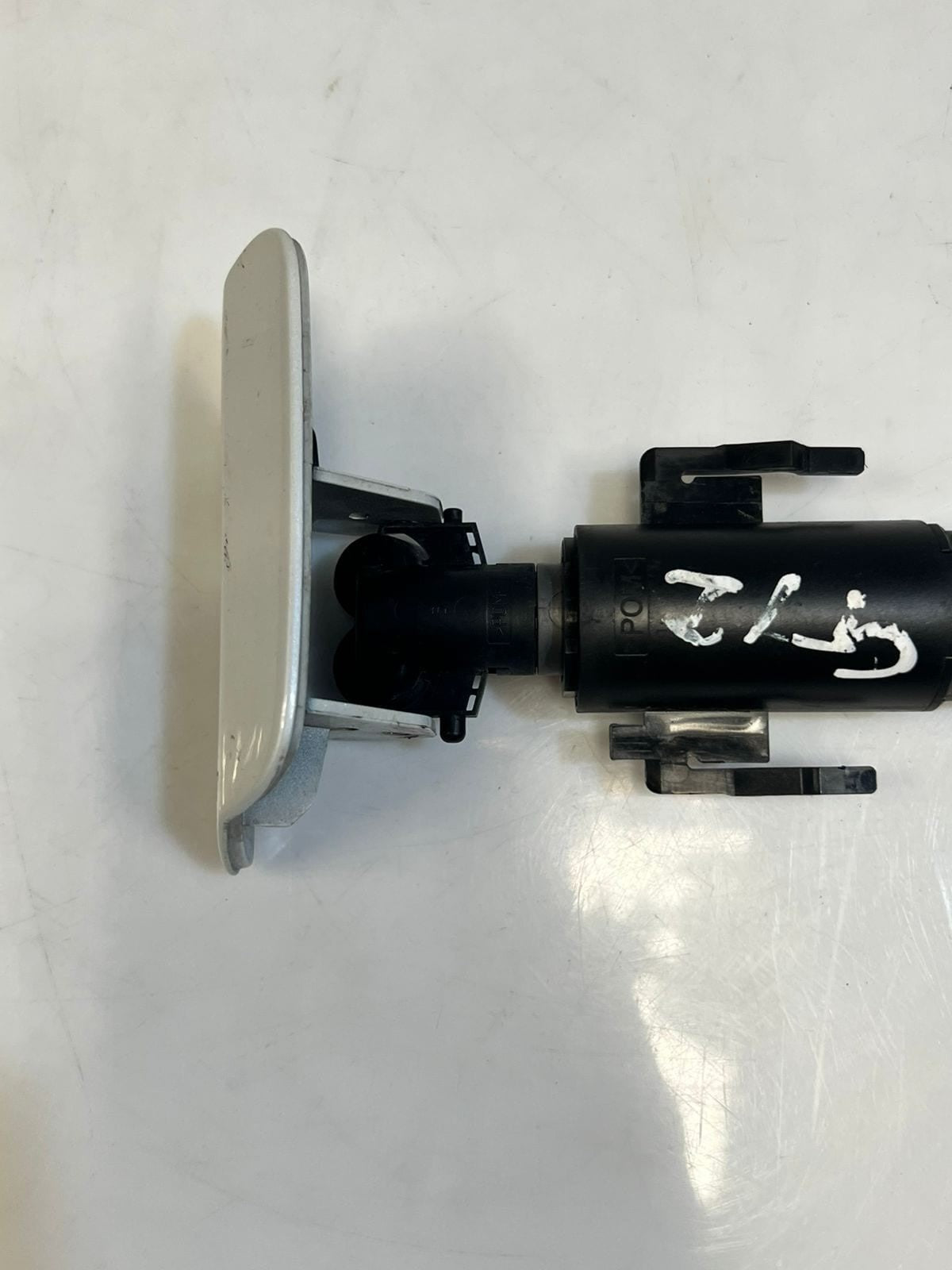 2015 BMW 740i 7 Series G11 G12 HIGH PRESSURE Headlight Washer Nozzle 7357354