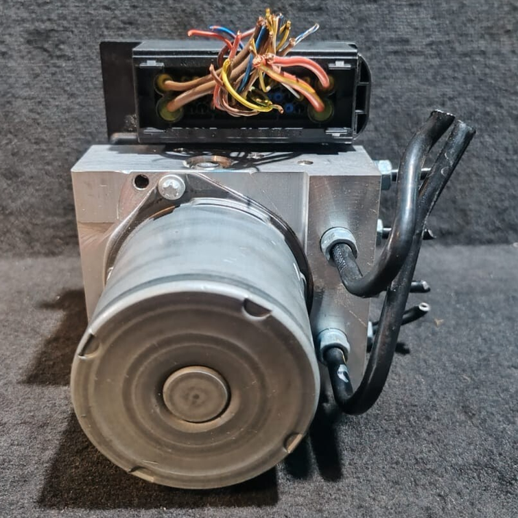 OEM BMW X1 E84  ANTI BREAKING SYSTEM  MODULE  HYDROLIC  PUMP DSC - 6860214