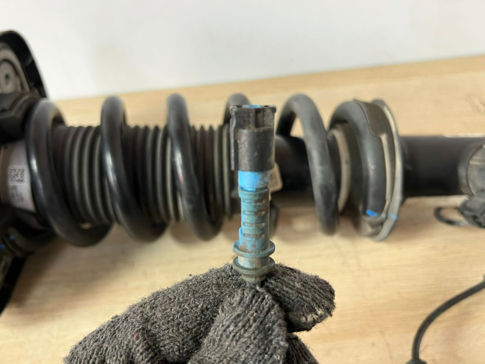 2019-2023 BMW X5 Shock Absorber 6869023 rear left G05 X5 VDC 