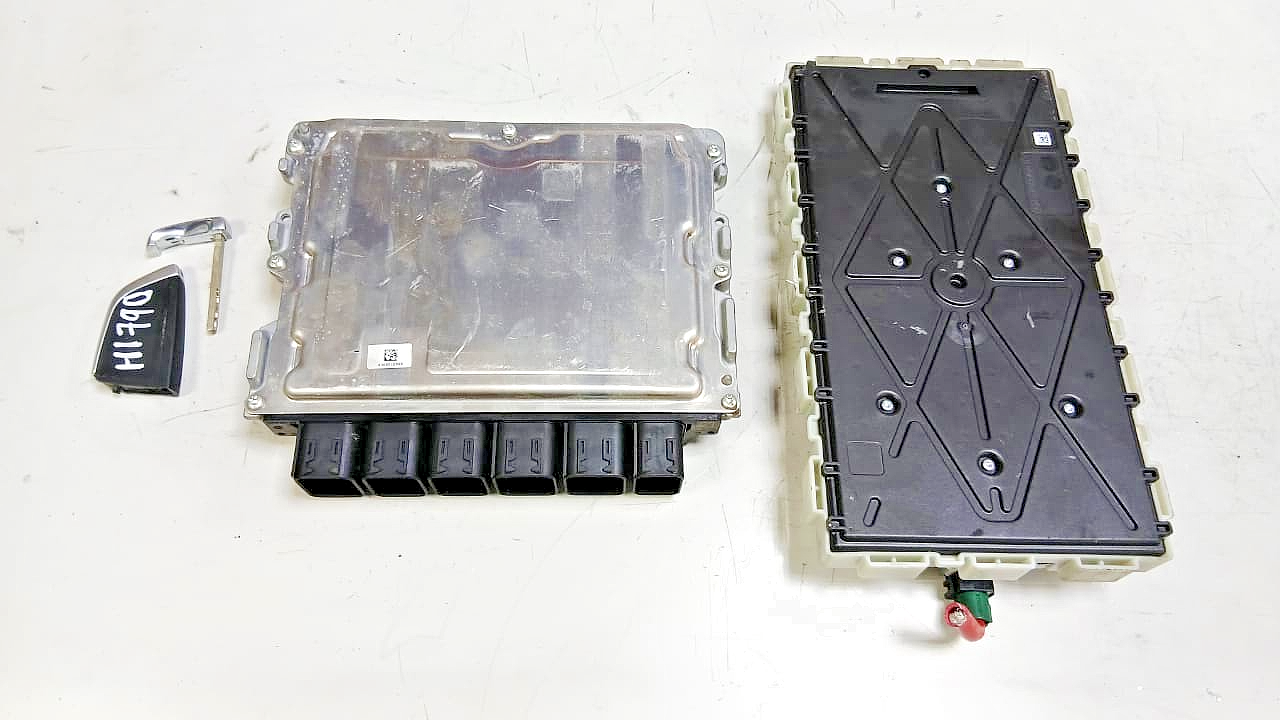 BMW 520d 2017 G30 B47 ENGINE CONTROL UNIT ECU KIT DDE 8598154