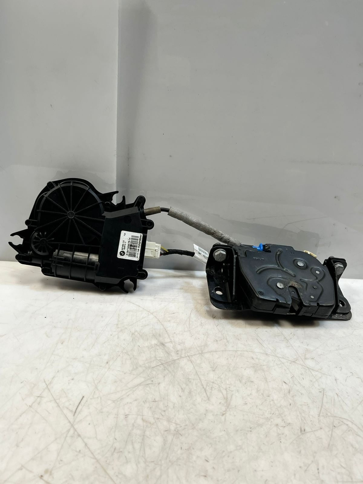 2010-2017 BMW X3 F25 TALIGATE Trunk Lid POWER Lock Actuator 7249578 OEM
