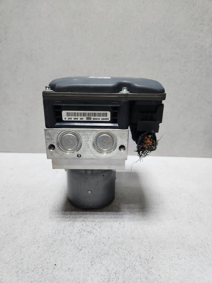 2011-2016 BMW 550i ABS Anti-Lock Brake Pump Control Module 6797045 F10 5-Series 