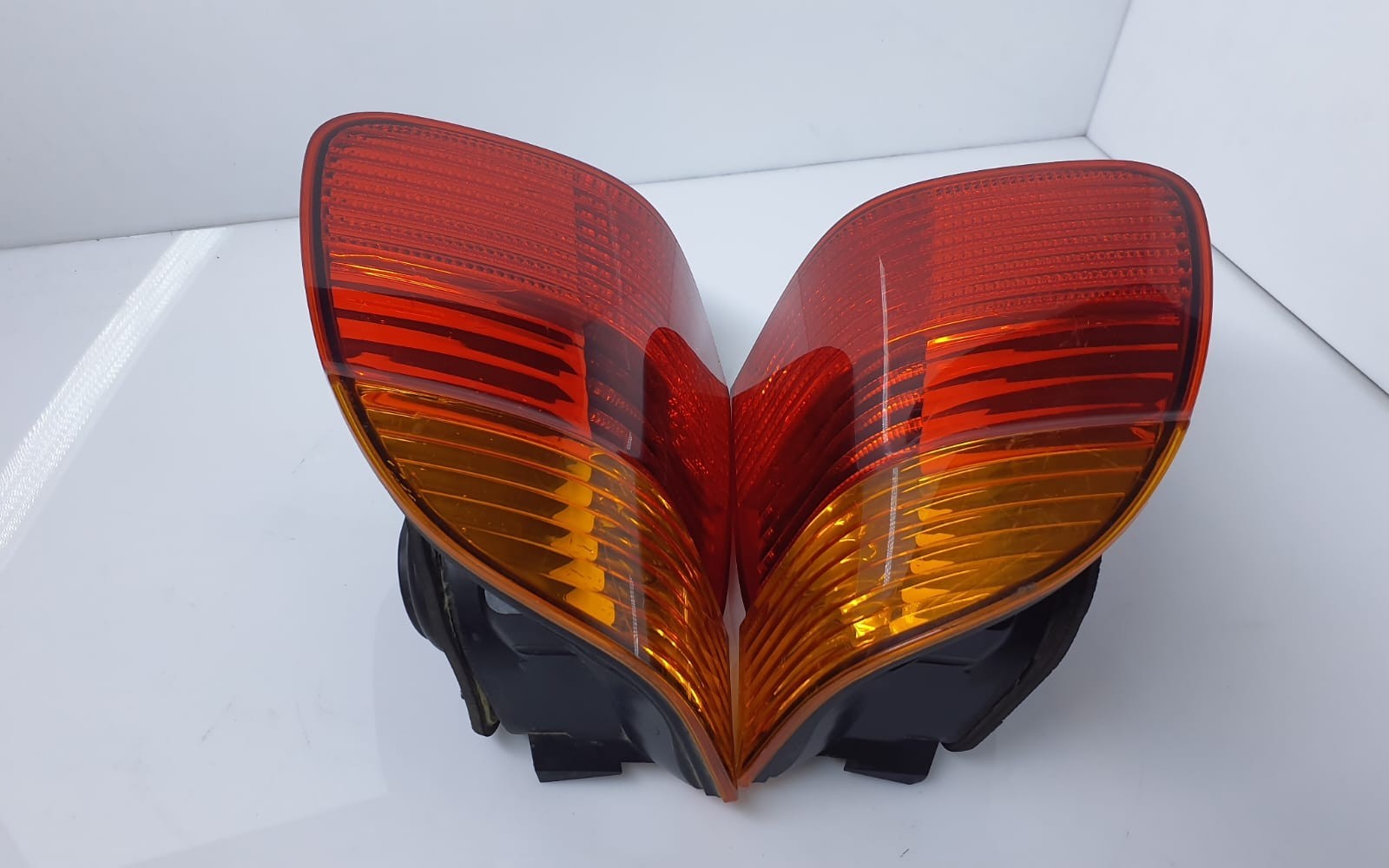 BMW E39 5 Series Touring Outer Rear Left Right Tail Light Orange 6900214 6900213
