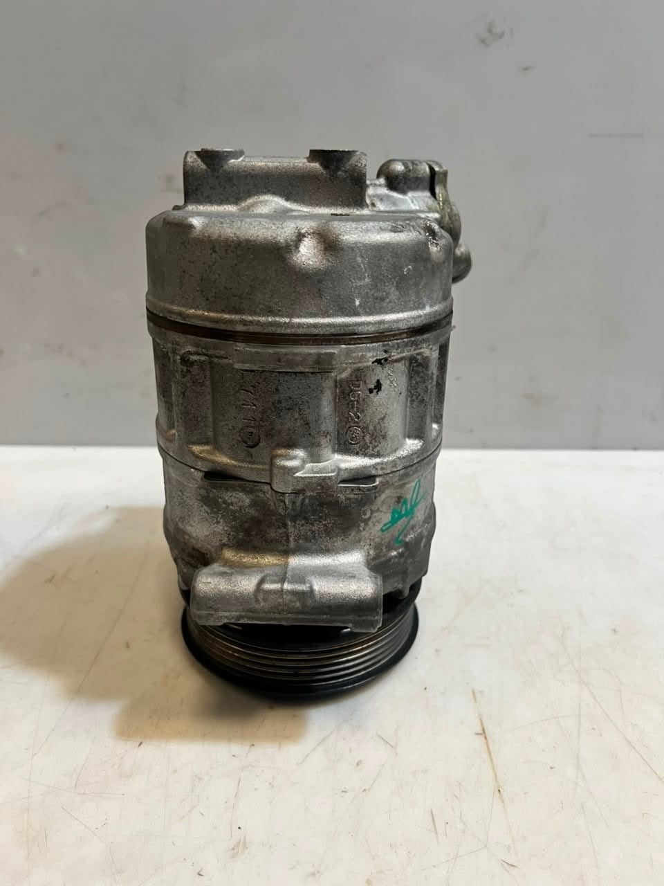 BMW 525i E60 E61 E63 E64 E65 E66 3.0L Air Conditioning Compressor 6956715 OEM