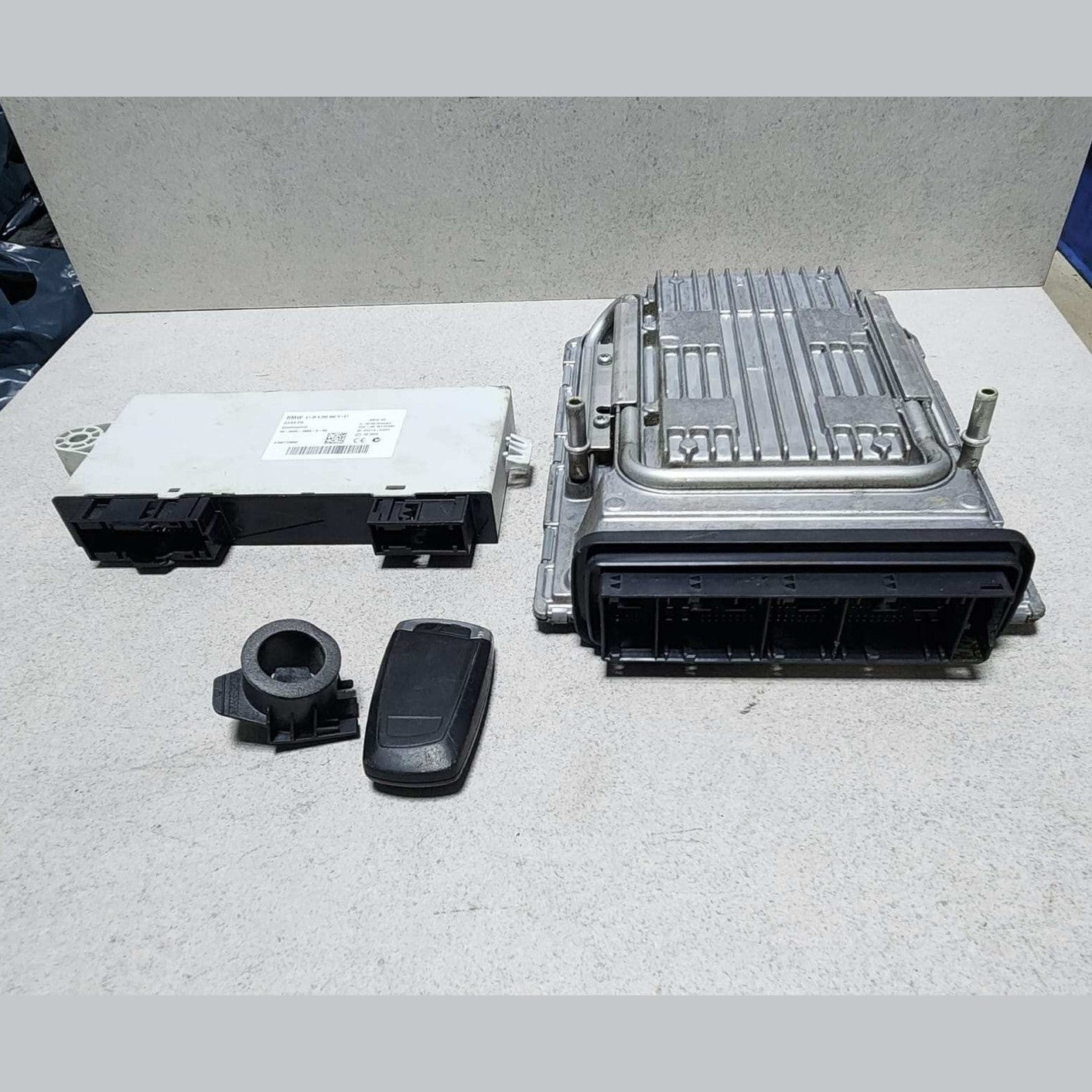 2009-2012 BMW 750i Engine Control Module 7598345