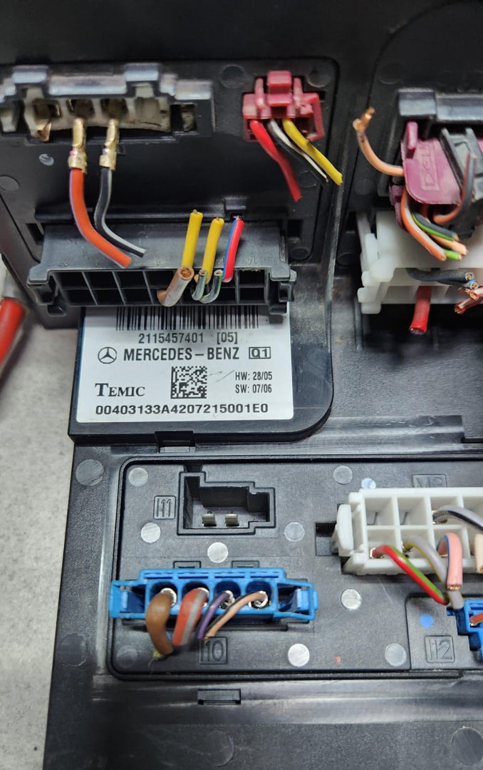 2006-2011 Mercedes-Benz E350 Fuse Relay Box 2115457401 OEM