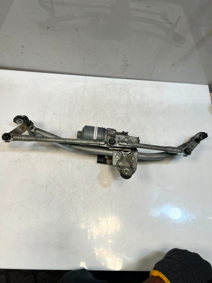 2010-2017 BMW X3 F25 Front Wiper Motor Linkage 7213290 OEM
