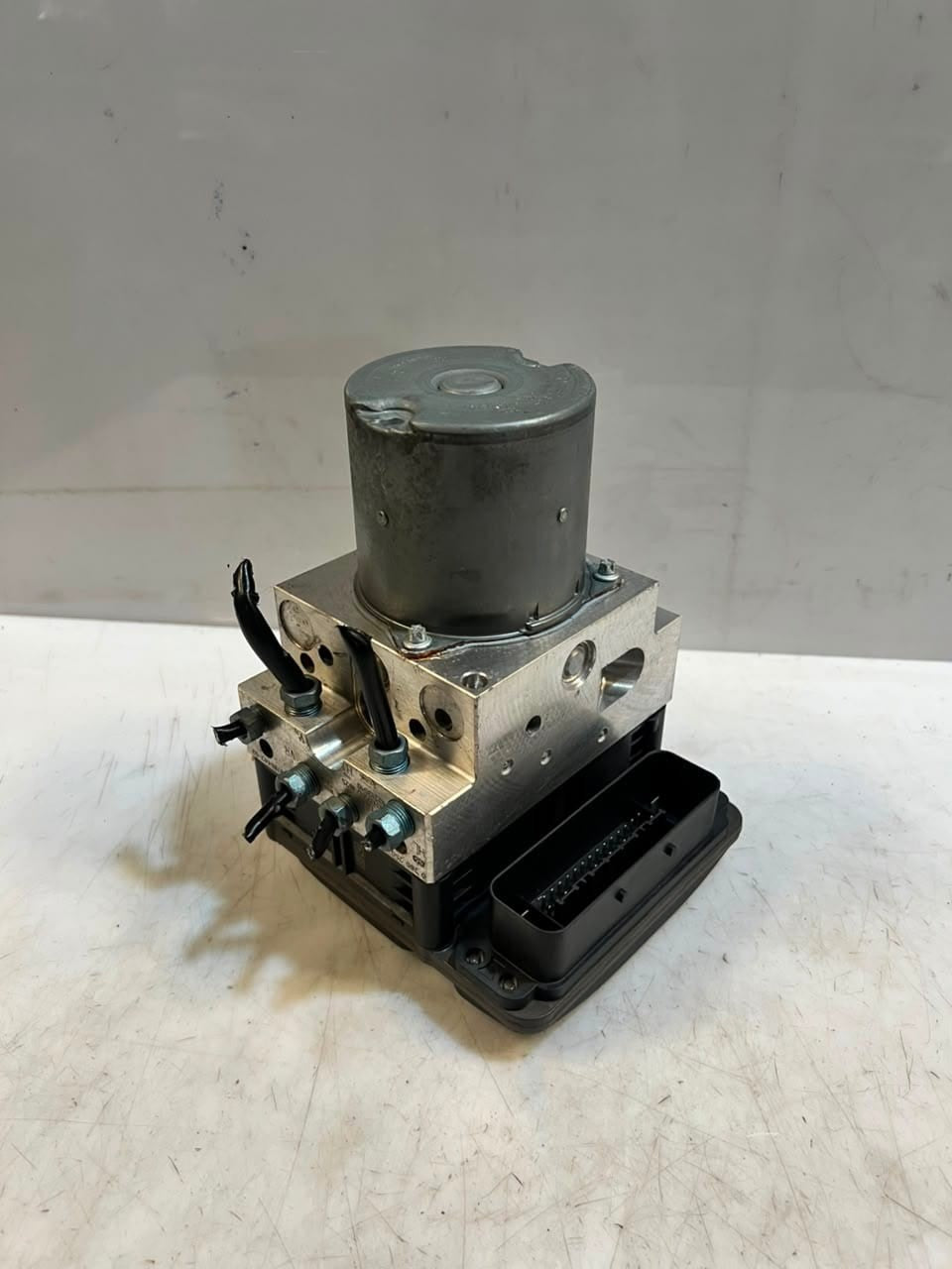 2011-2012 BMW 5-Series F07, F10, and F11 528i ABS Control Module 6799515 OEM