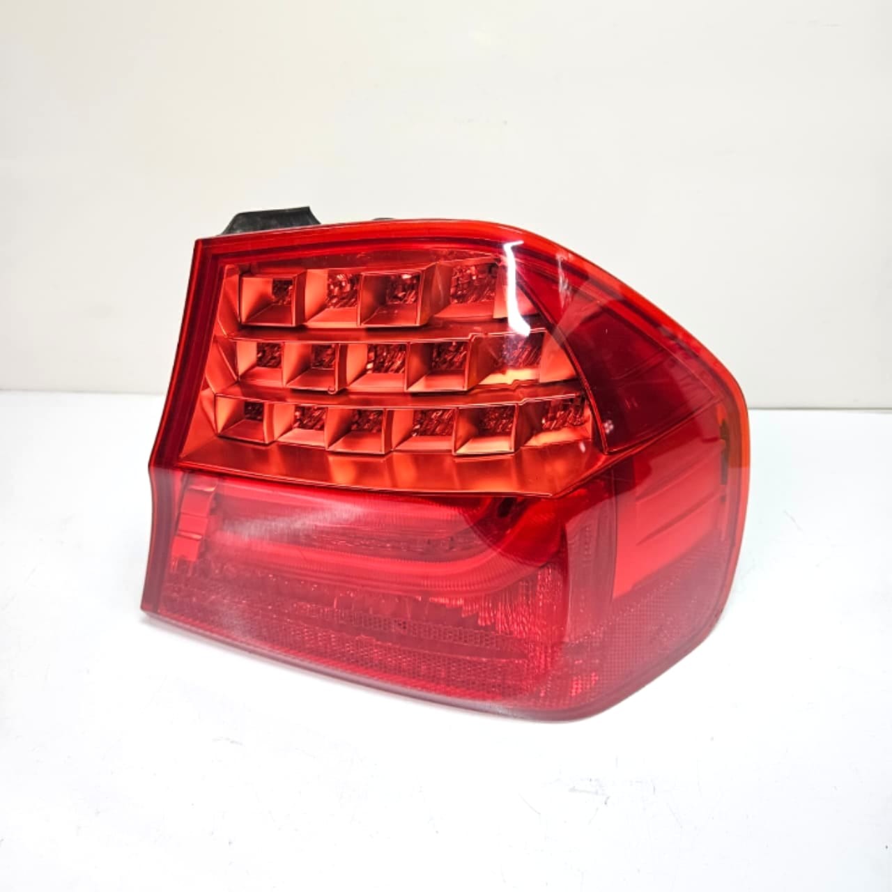 OEM BMW 3 Series E90 E91 Rear Right Taillight LED 4871732