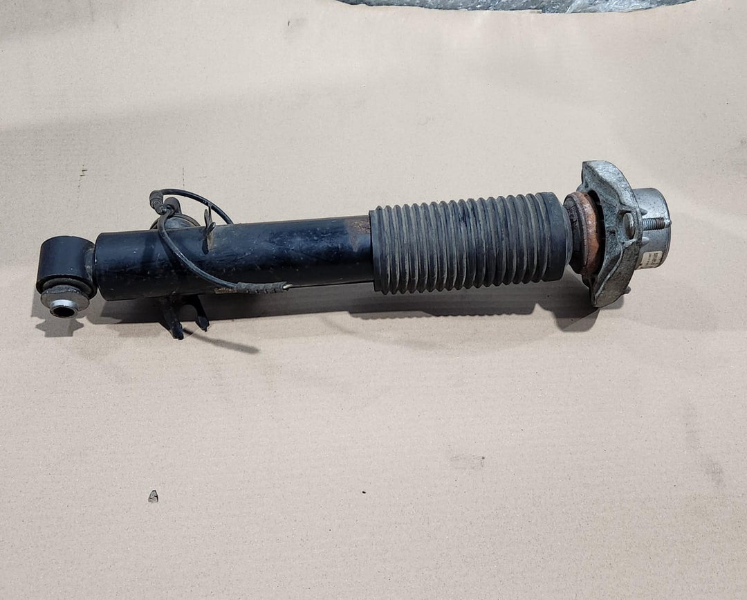 2014-2018 BMW X5 Rear Shock Absorber 6863176 X5 F15