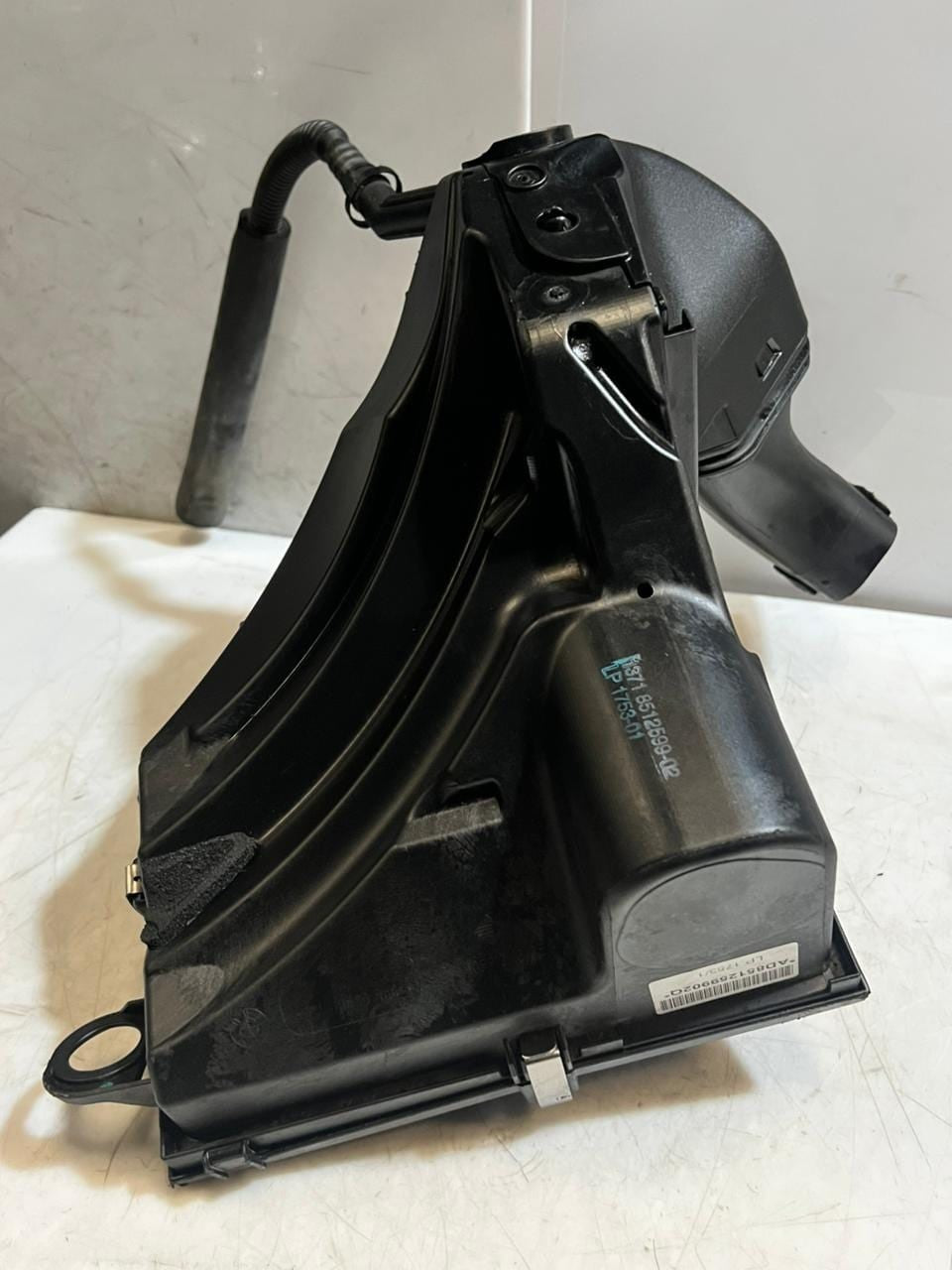 2011 BMW E90, E91, E92, E93 X1 E84 130KW DIESEL Air Filter Housing 8512599 OEM