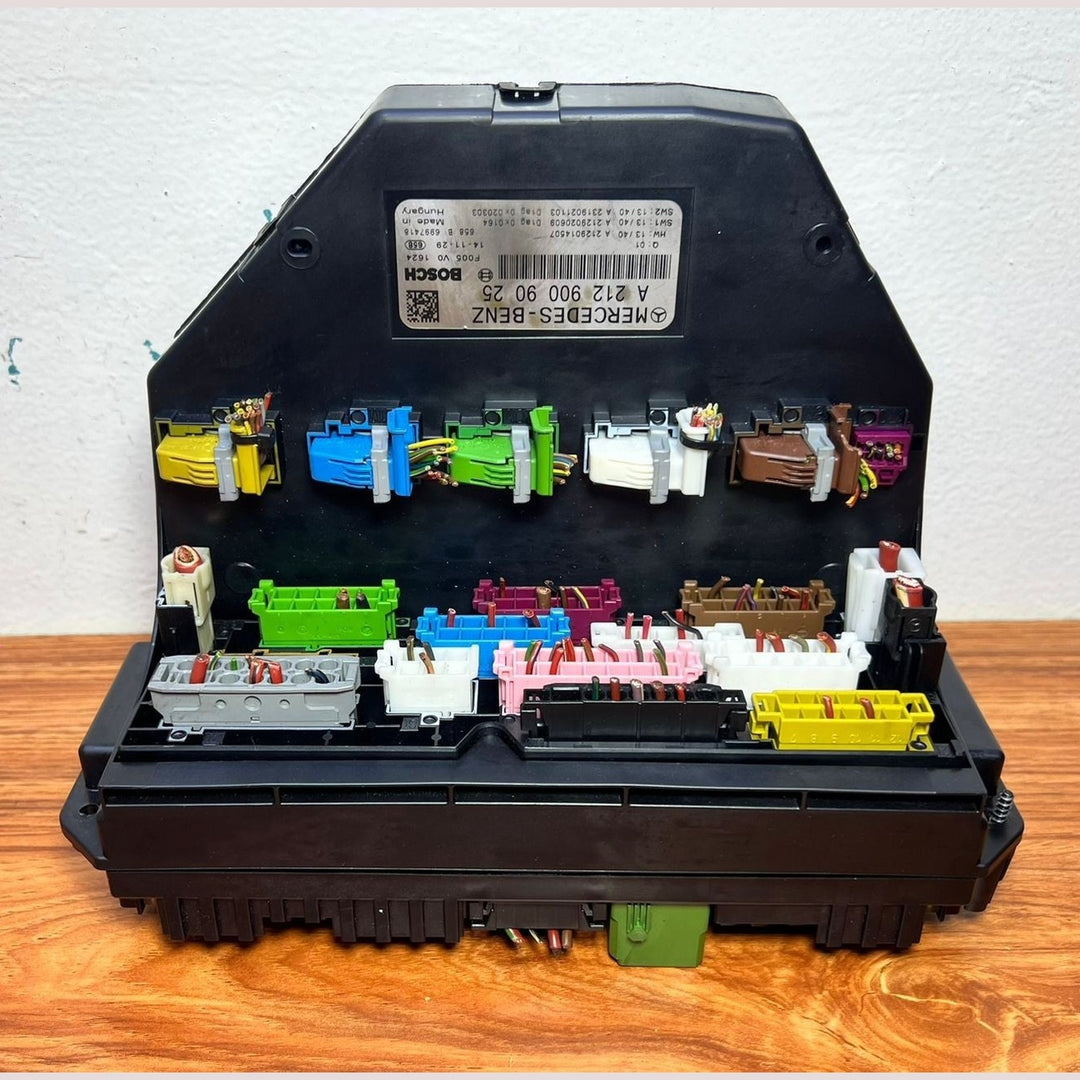 10-16 Mercedes-Benz W212 W204 Front SAM Module Relay Fuse Box A212 9009025 OEM