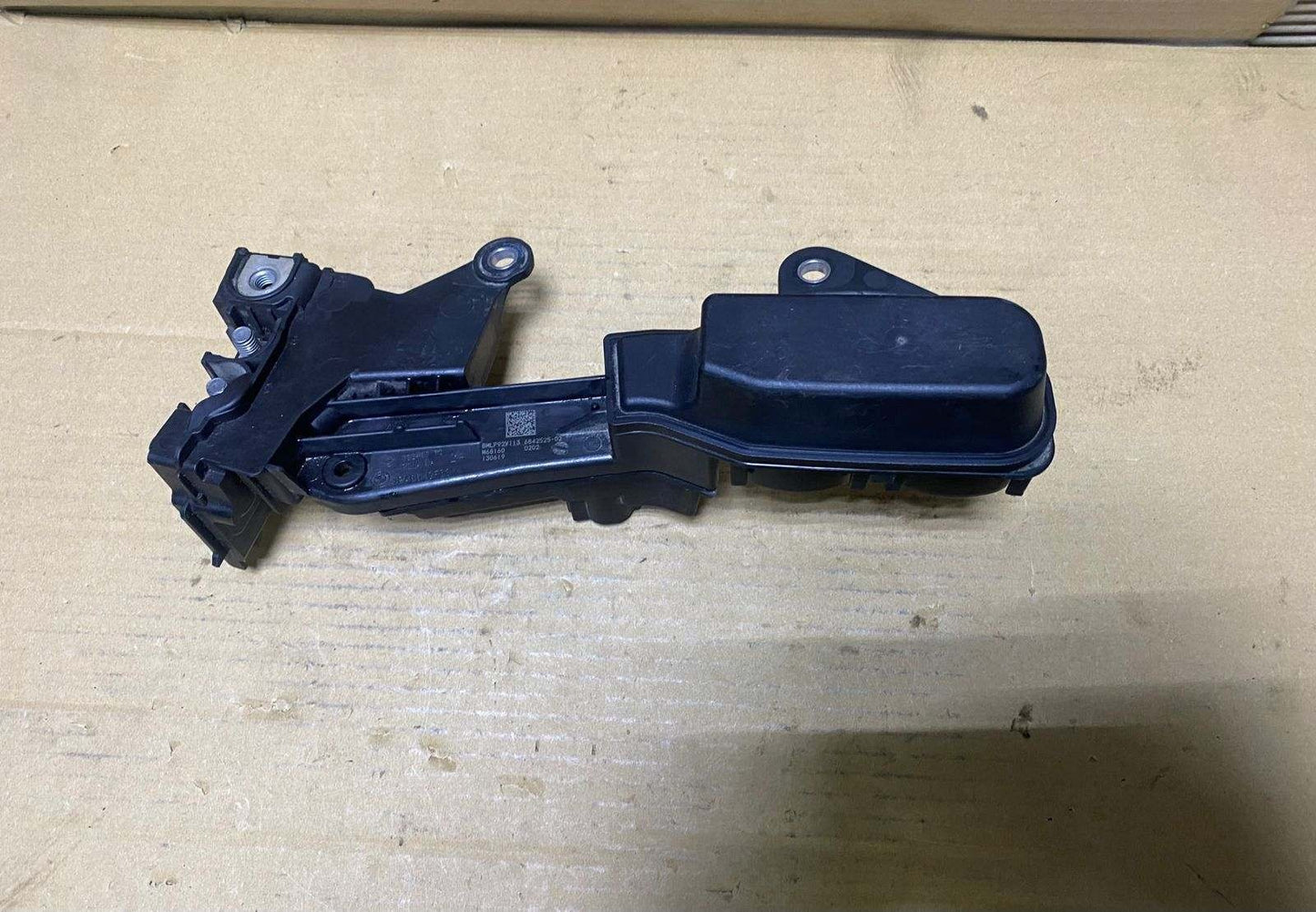 BMW Battery Jump Start Terminal Box 6842525,3 Series G20 G21, 4 Series G22 G23 G
