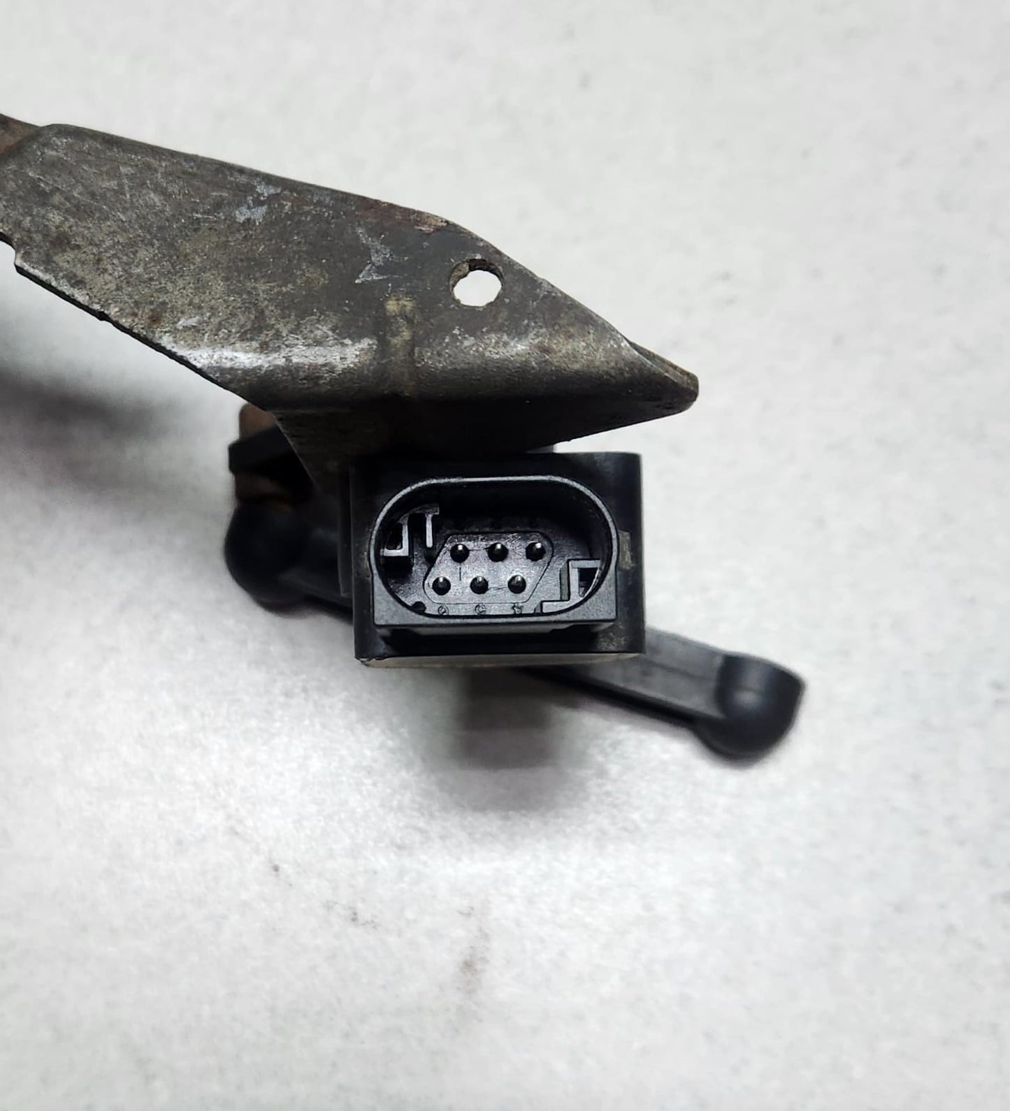 BMW Headlight Level Sensor Front 6853754  3 Series E90 E91 E92 X1 E84 and X5