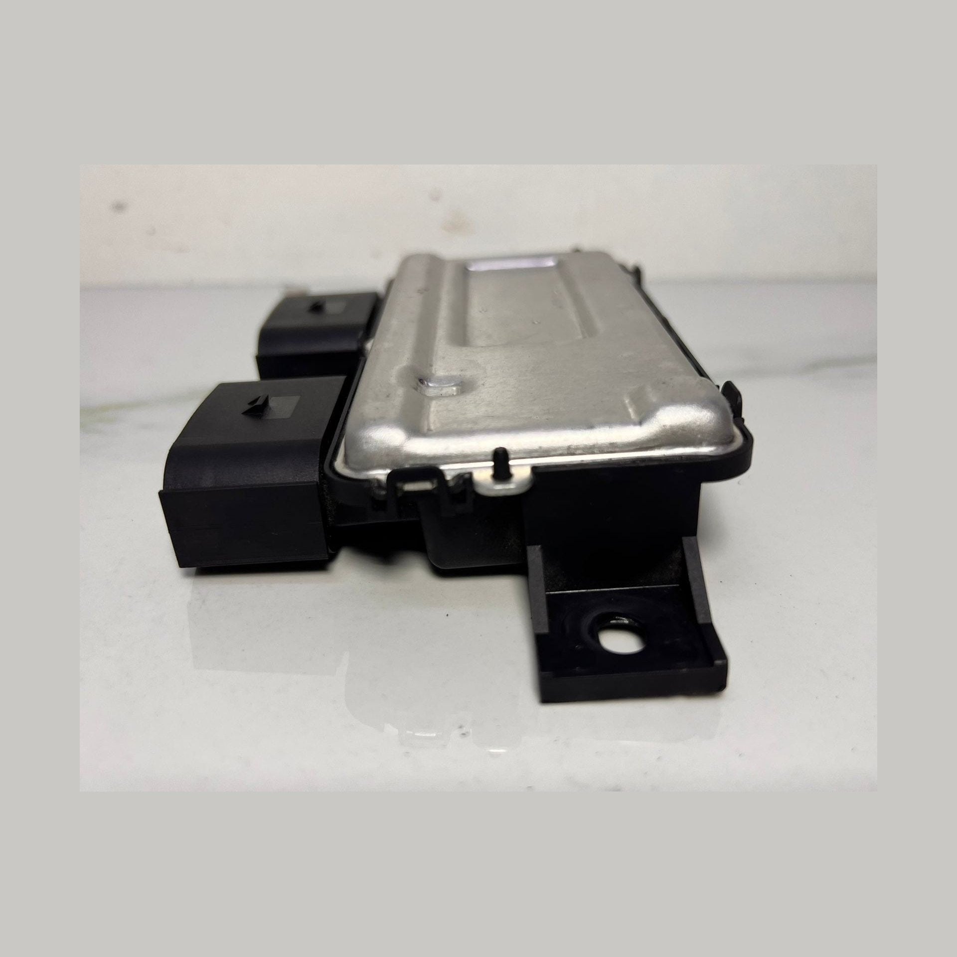 Mercedes-Benz Fuel Pump Driver Module A 000 9008214