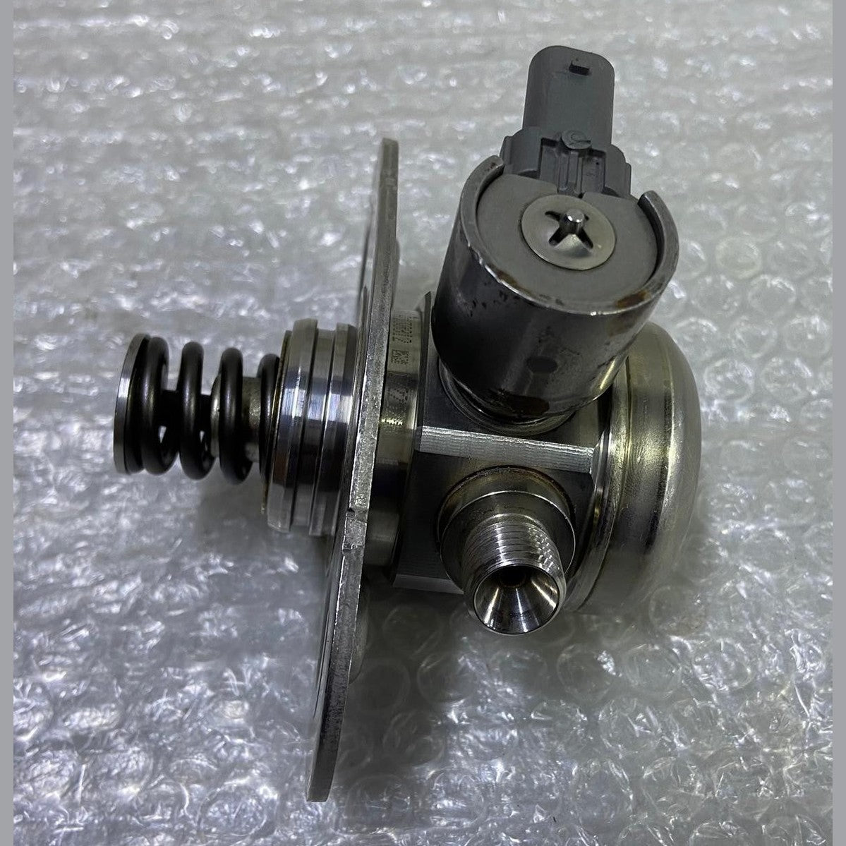OEM BMW F45 225 xe F20 F21 F22 F23 high pressure pump high pressure pump 7636881