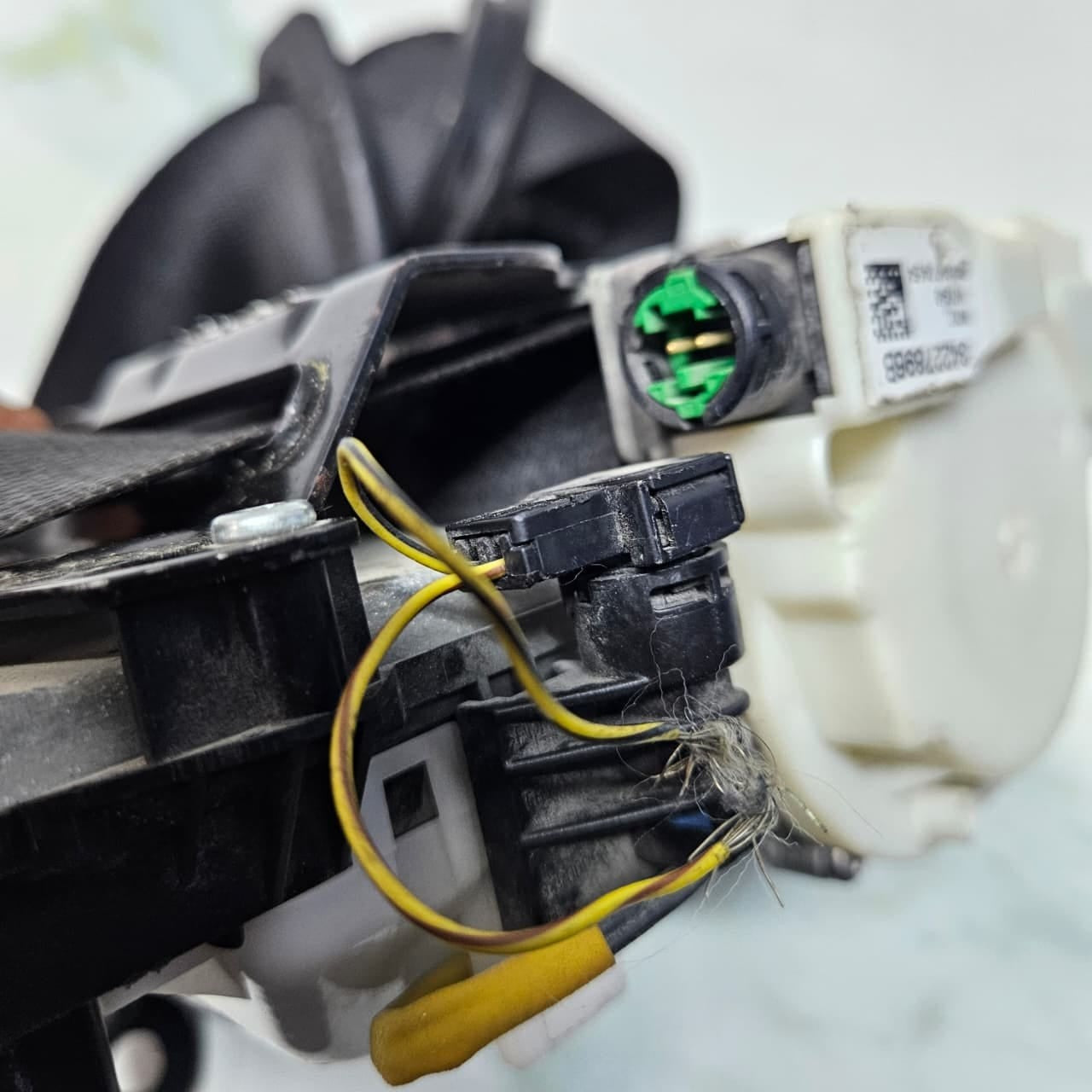 2021-2025 BMW X3 G01 X4 G02 F97 F98 iX3 G08 Front Right Seat Belt 7469954