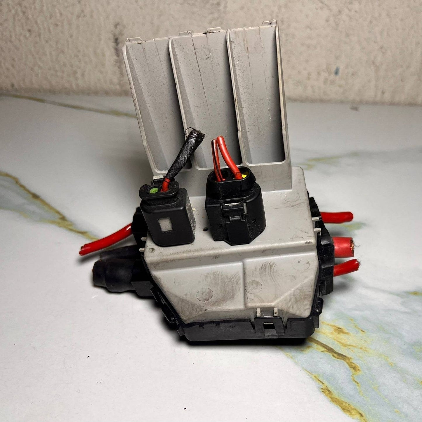 Mercedes-Benz W221 S-Class Fuse Box A 221 540 68 50 S600