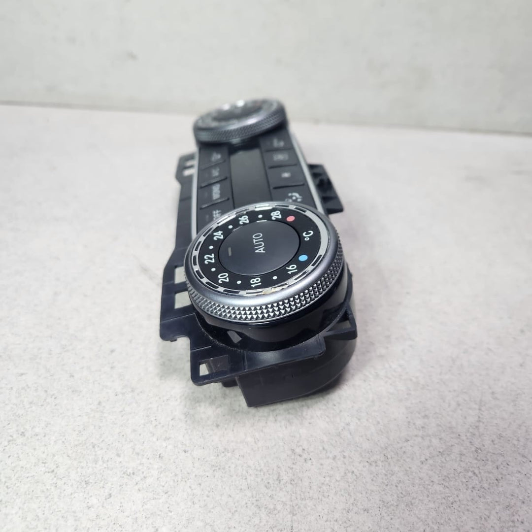 2010-2012 Mercedes-Benz C250 Climate Control Unit 2048309885 C-Class W204 